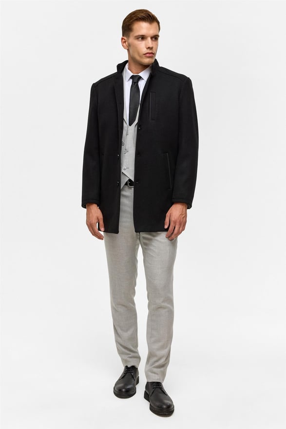 Siyah Regular Düz Hakim Yaka Kaban