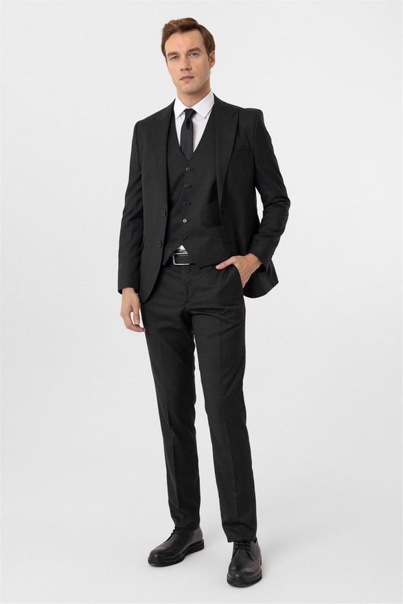 Siyah Slim Armürlü Sivri Yaka 6 Drop Yelekli Takım Elbise