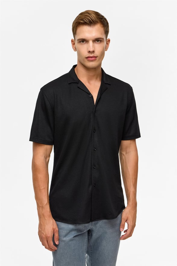 Siyah Slim Desenli Apaş Yaka Gömlek