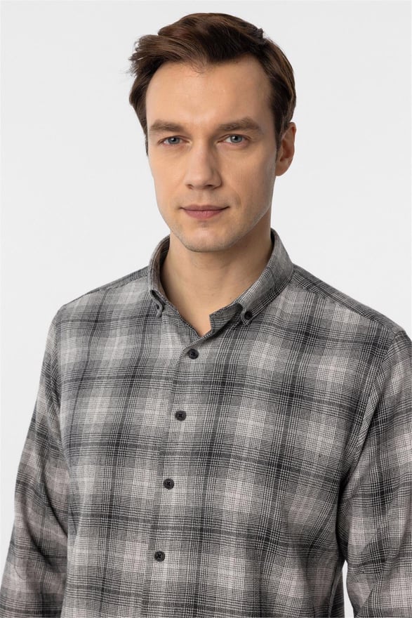 Siyah Slim Düz Düğmeli Yaka Gömlek