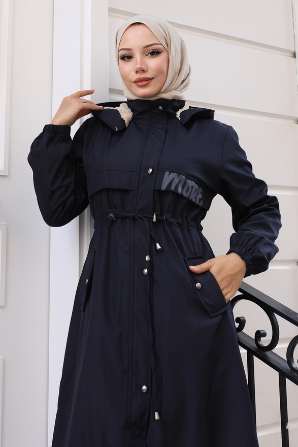 Yazı Detaylı Kapşonlu Mont Lacivert 15900