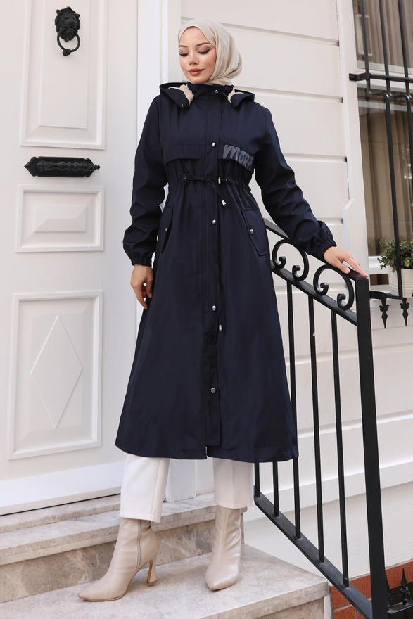Yazı Detaylı Kapşonlu Mont Lacivert 15900