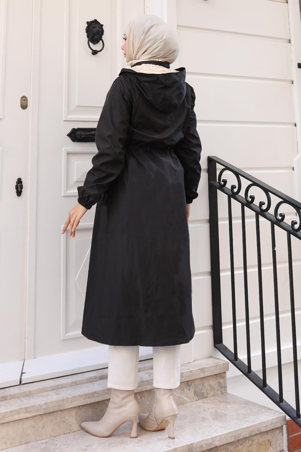 Yazı Detaylı Kapşonlu Mont Siyah 15900