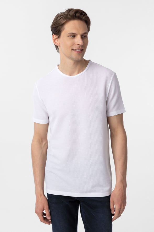 Beyaz Slim Fit Armürlü Bisiklet Yaka Tişört