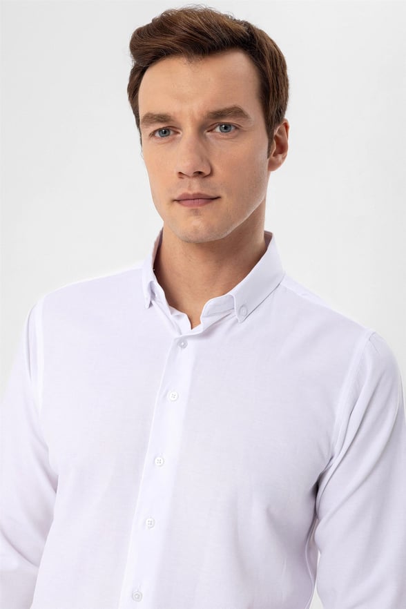 Beyaz Slim Fit Düz Düğmeli Yaka Gömlek