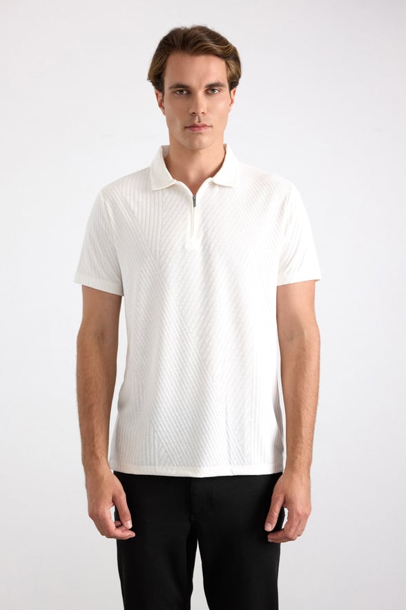 Beyaz Slim Yatay Çizgili Baskısız Jakarlı Fermuarlı Polo Yaka Standart Tişört