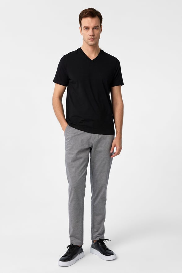 Siyah Slim Fit Düz V Yaka Tişört