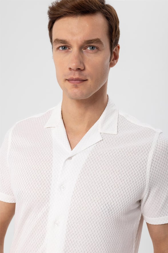 Beyaz Regular Armürlü Apaş Yaka  Gömlek