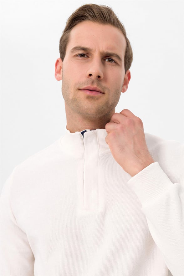 Beyaz Regular Kapitone Yarım Balıkçı Yaka  Sweatshirt