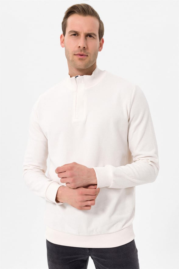 Beyaz Regular Kapitone Yarım Balıkçı Yaka  Sweatshirt