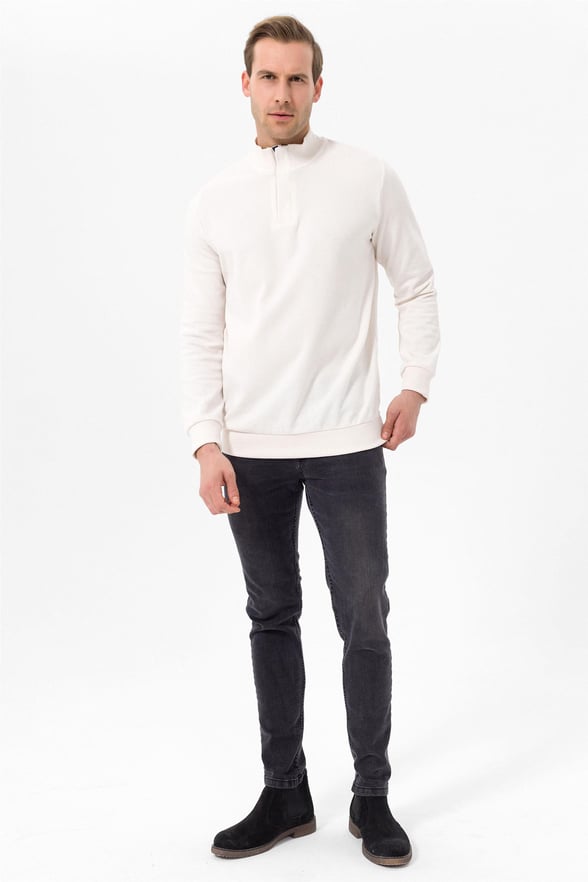 Beyaz Regular Kapitone Yarım Balıkçı Yaka  Sweatshirt