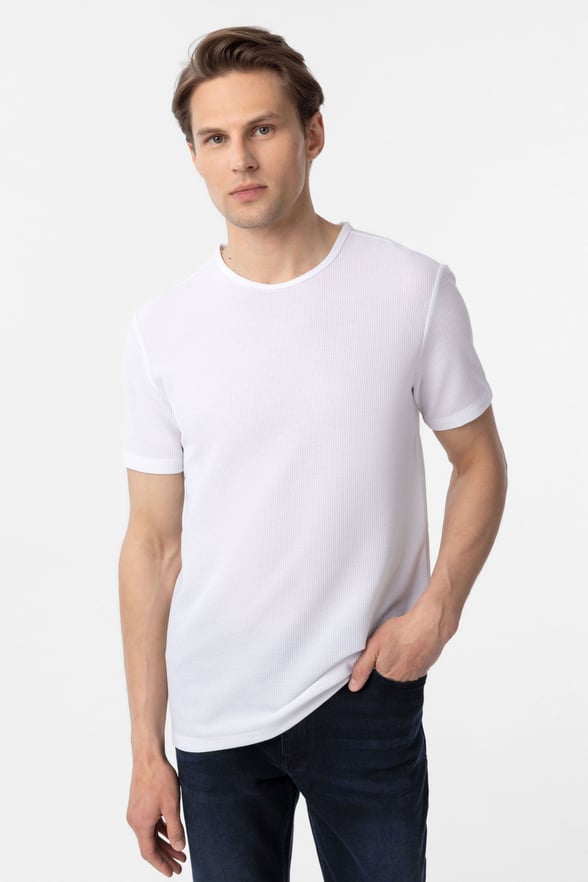 Beyaz Slim Fit Armürlü Bisiklet Yaka Tişört