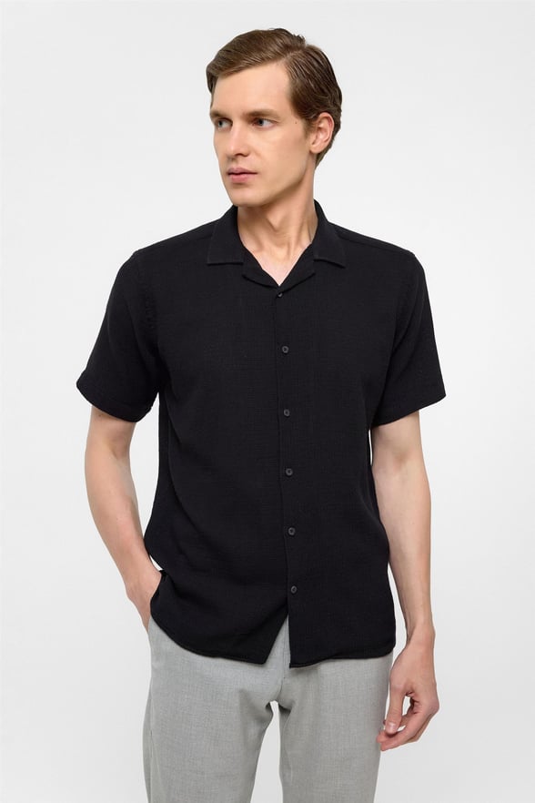 Siyah Slim Fit Düz Apaş Yaka Gömlek