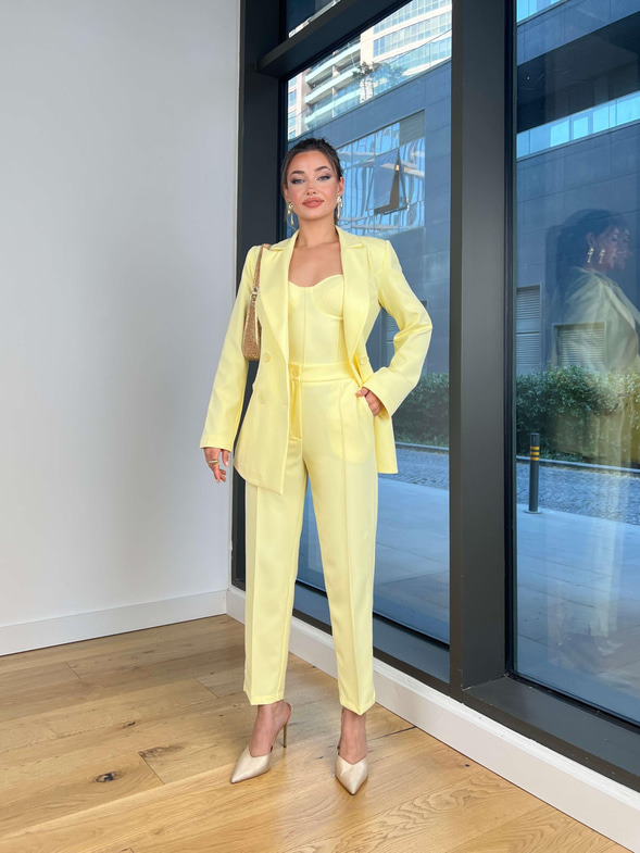 Askılı Korse Görünüm Crop Düğme Kapamalı Blazer Ceket Yüksek Bel Pantolon Adelisa Sarı Kadın Üçlü Takım 25Y493