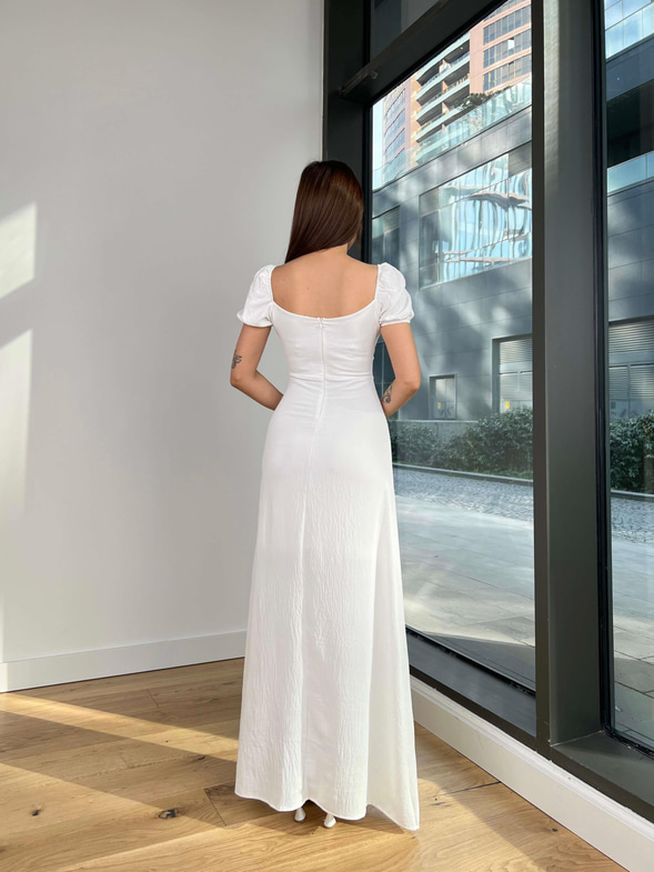 Kısa Kol Göğüs Büzgülü Eteği Yırtmaçlı Aerobin Kadın Beyaz Elbise 24Y094