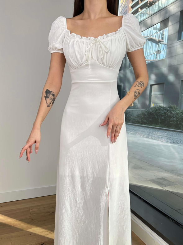 Kısa Kol Göğüs Büzgülü Eteği Yırtmaçlı Aerobin Kadın Beyaz Elbise 24Y094