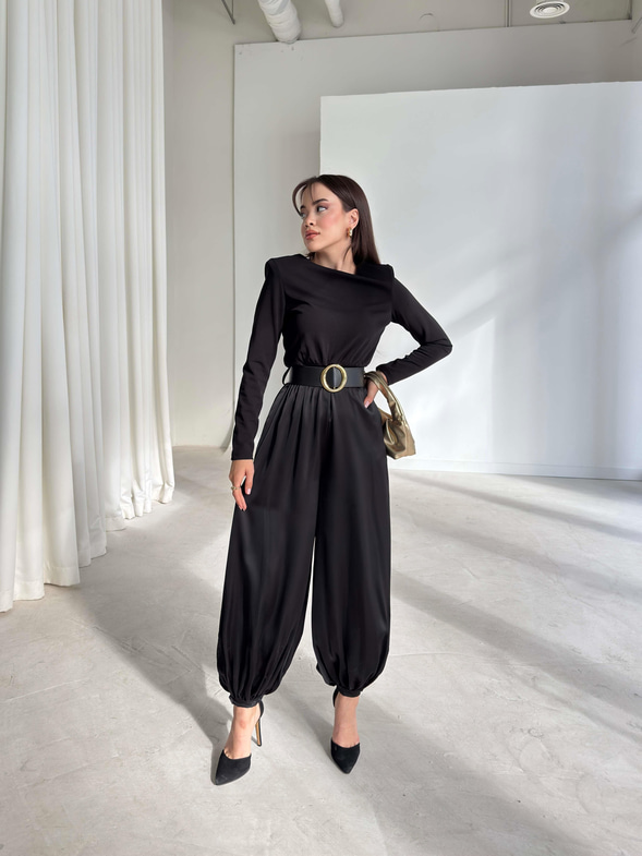 Paçası Düğmeli Kemerli Vatkalı Altı Saten Albert Siyah Kadın Tulum 26K205
