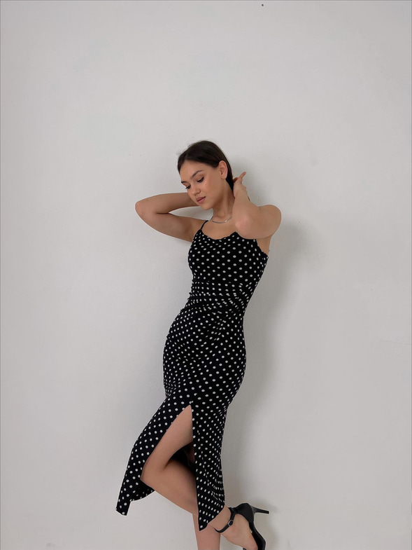 Askılı Bel Kısmı Drape Detaylı Ruth Kadın Siyah Midi Puantiyeli Elbise 23Y000012