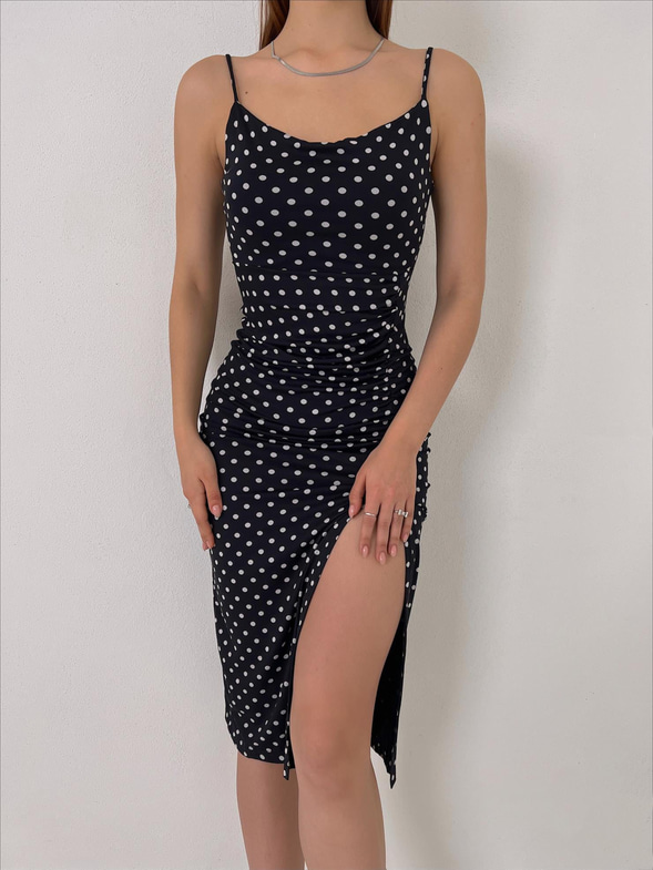 Askılı Bel Kısmı Drape Detaylı Ruth Kadın Siyah Midi Puantiyeli Elbise 23Y000012