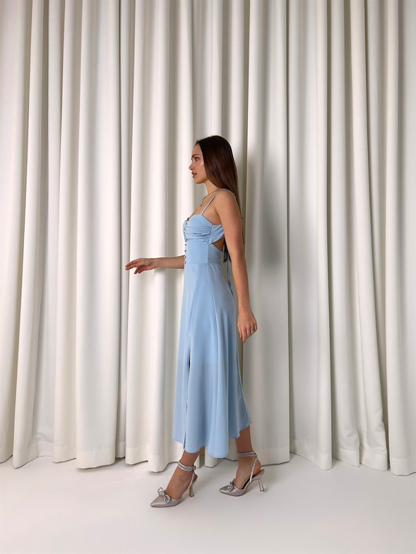 Askılı Önü Büzgülü Düğme Detaylı Sırt Dekolteli Yırtmaçlı Urien Kadın Mavi Midi Elbise 23K000454