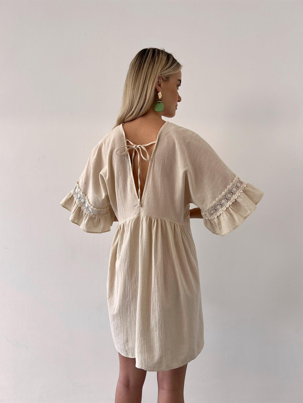 V Yaka Önü Fırfır Ve Güpür Detaylı Belleza Kadın Taş Mini Elbise 23Y000349