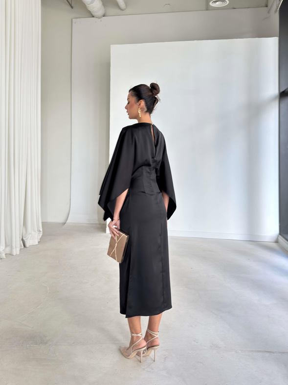 Kolları Ve Yanı Yırtmaçlı Drape Detaylı Berma Siyah Kadın Saten Elbise 26K339