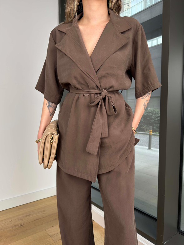 Kısa Kol Kruvaze Belden Bağlamalı Bluz Yüksek Bel Bol Paça Pantolon Bettır Kahve Kadın Takım 25Y139