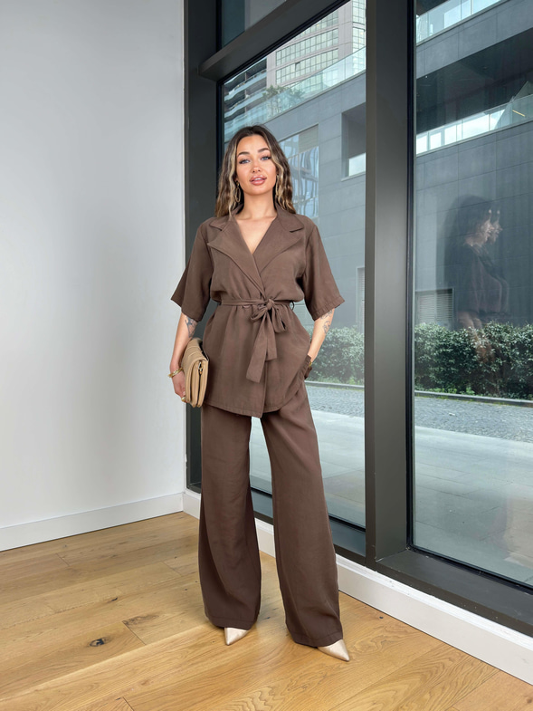 Kısa Kol Kruvaze Belden Bağlamalı Bluz Yüksek Bel Bol Paça Pantolon Bettır Kahve Kadın Takım 25Y139