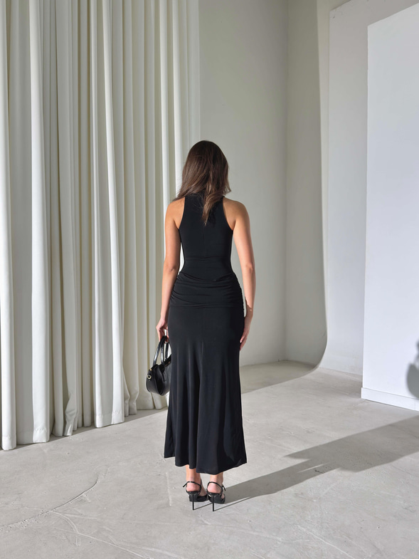 Yırtmaçlı Sıfır Kol Kuşak Detaylı Bolmi Siyah Kadın Elbise 26Y004