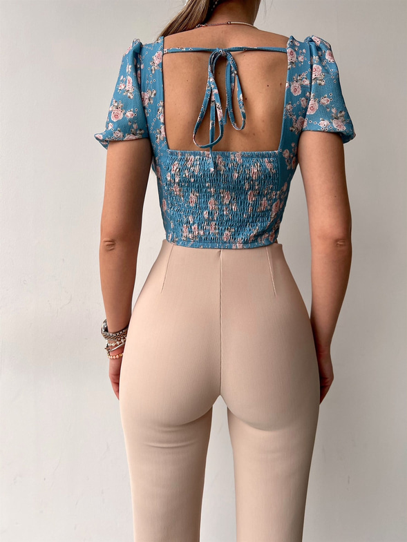 Çiçekli Agraf Kapamalı Göğüs Drapeli Helena Kadın Mavi Crop Bluz 22Y000034