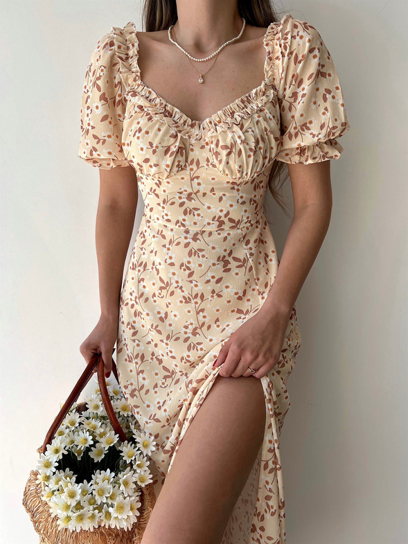 Çiçekli Midi Boy Yaka Çevresi Fırfırlı Yırtmaçlı Presley Kadın Sarı Elbise 22Y000286