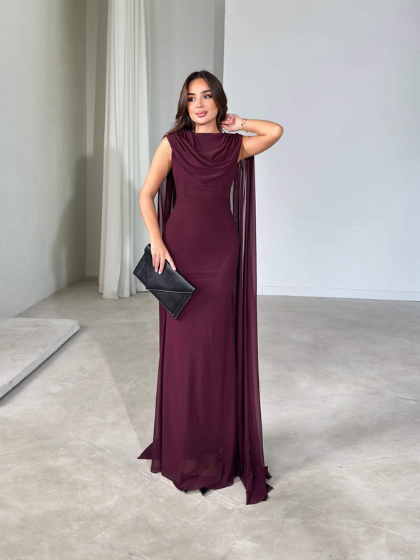 Pelerinli Degaje Görünüm Maxi Boy Mürdüm Clarissa Kadın Elbise 26Y604