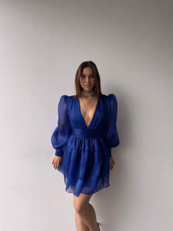 Derin V Yaka Belden Oturtmalı Tül Kol Crown Kadın Saks Fırfırlı Elbise 23K000314