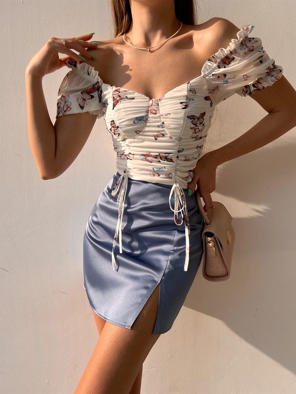 Kelebekli Açık Omuz Drapeli Dasia Kadın Beyaz Crop Bluz 22K000618