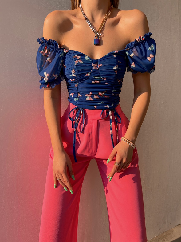 Kelebekli Açık Omuz Drapeli Dasia Kadın Saks Crop Bluz 22K000618
