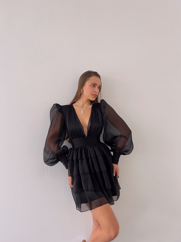 Derin V Yaka Belden Oturtmalı Tül Kol Crown Kadın Siyah Fırfırlı Elbise 23K000314