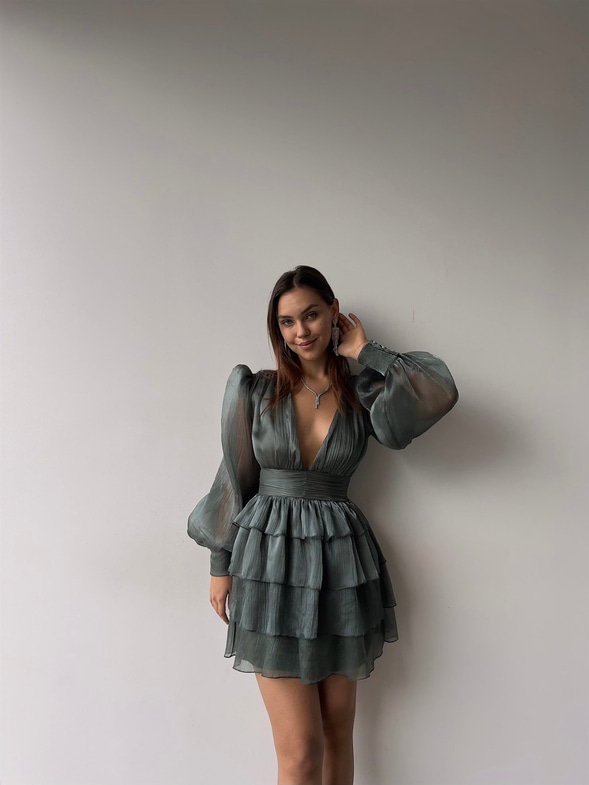 Derin V Yaka Belden Oturtmalı Tül Kol Crown Kadın Haki Fırfırlı Elbise 23K000314