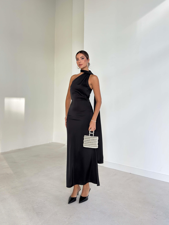 Tek Omuz Sırtı Asimetrik Detay Kendinden Kuşaklı Saten Midi Dıamante Siyah Kadın Elbise 26K085