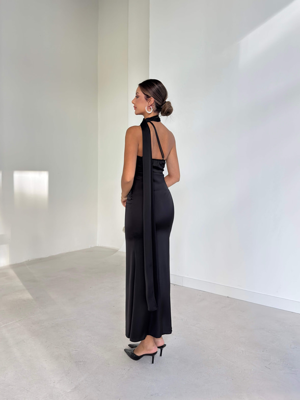 Tek Omuz Sırtı Asimetrik Detay Kendinden Kuşaklı Saten Midi Dıamante Siyah Kadın Elbise 26K085