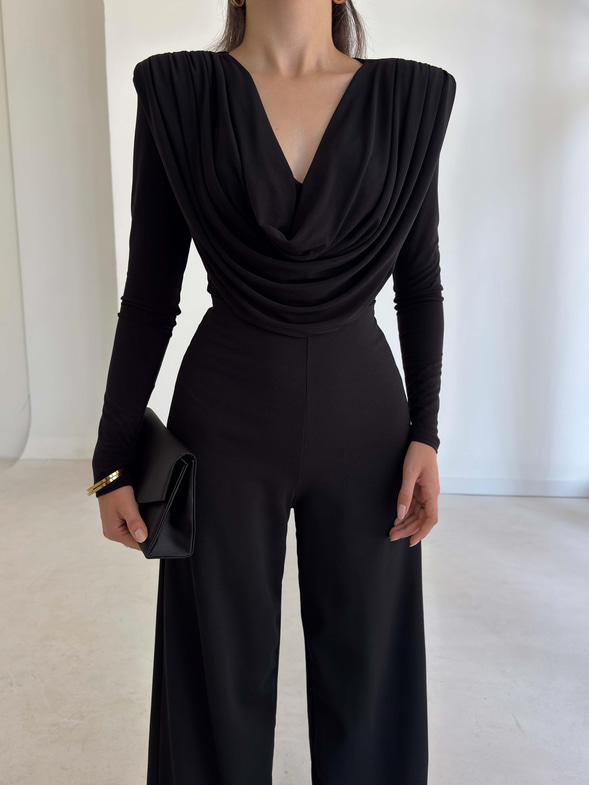 Omzu Vatkalı Uzun Kol Degaje Yaka Dinre Kadın Siyah Bluz 26K101