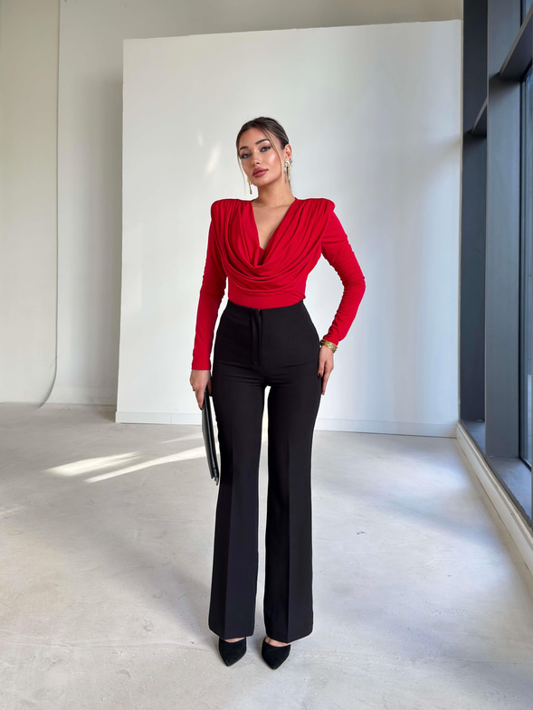 Omzu Vatkalı Uzun Kol Degaje Yaka Dinre Kadın Kırmızı Bluz 26K101