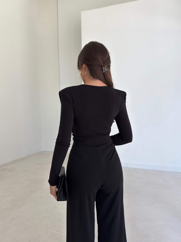 Omzu Vatkalı Uzun Kol Degaje Yaka Dinre Kadın Siyah Bluz 26K101