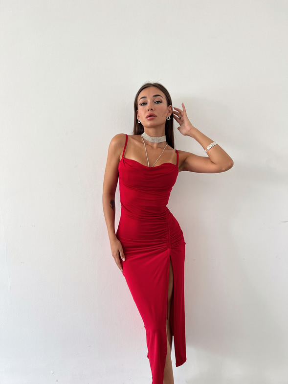 İnce Askılı Yandan Büzgü Detaylı Edin Kadın Kırmızı Elbise 23Y000610