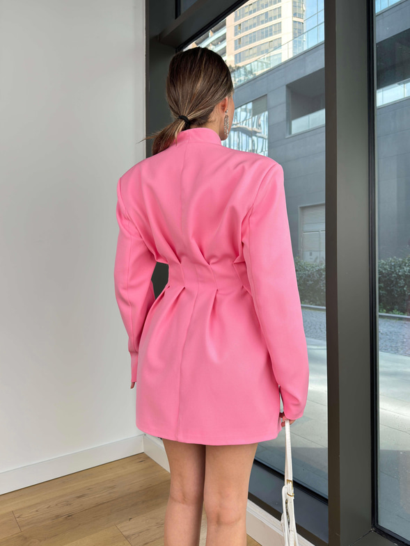 Düğmeli Belden Oturtmalı Elira Pembe Mini Ceket Elbise 25Y125