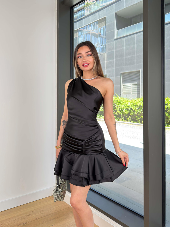 Tek Omuz Drapeli Ellinda Siyah Kadın Saten Mini Elbise 25Y361