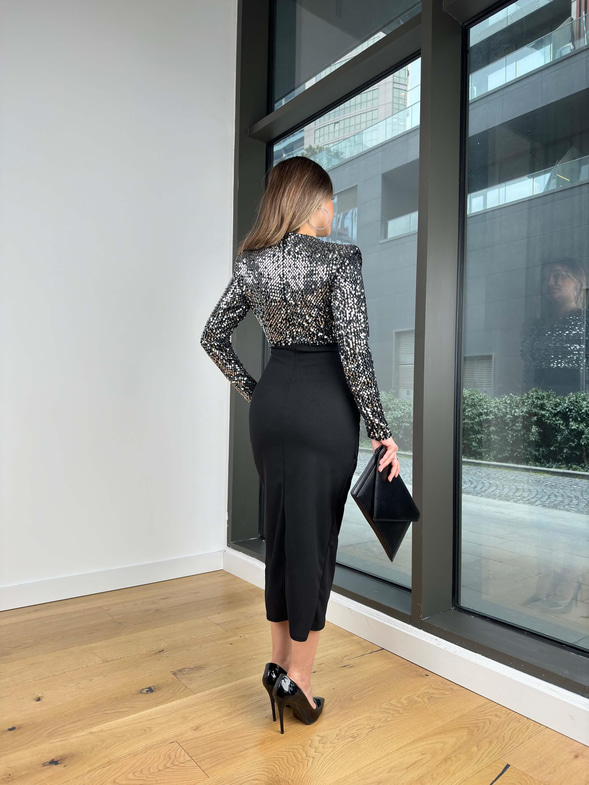 Kruvaze Yaka Üst Kısmı Payetli Uzun Kol Eteği Kruvaze Esmir Gümüş Kadın Midi Elbise 25K485