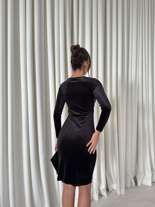 Kruvaze Yaka Drape Detaylı Taşlı Esnite Siyah Kadın Kadife Elbise 26K327