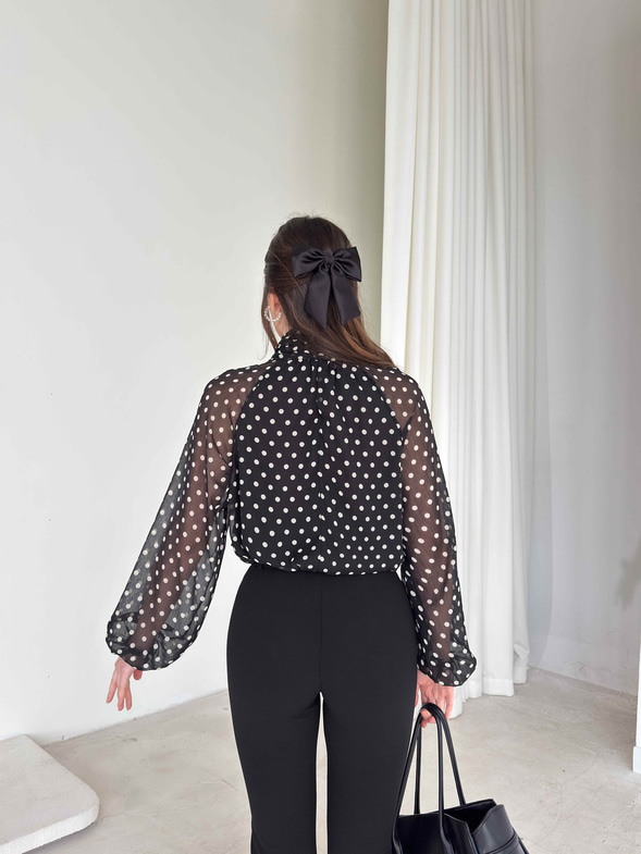 Puantiyeli Boynu Fularlı Tül Evro Siyah Kadın Bluz 26Y054