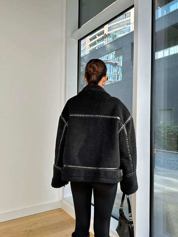 Deri Detaylı Fermuar Kapamalı Vegan Pelüş Fadey Siyah Kadın Mont 25K094