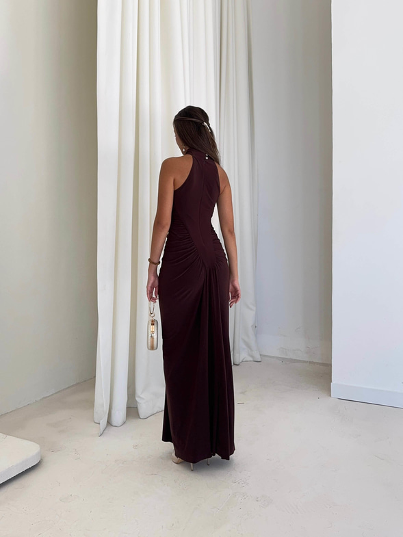 Ön Beden Aksesuarlı Büzgülü Gloria Uzun Kahve Kadın elbise 26K022